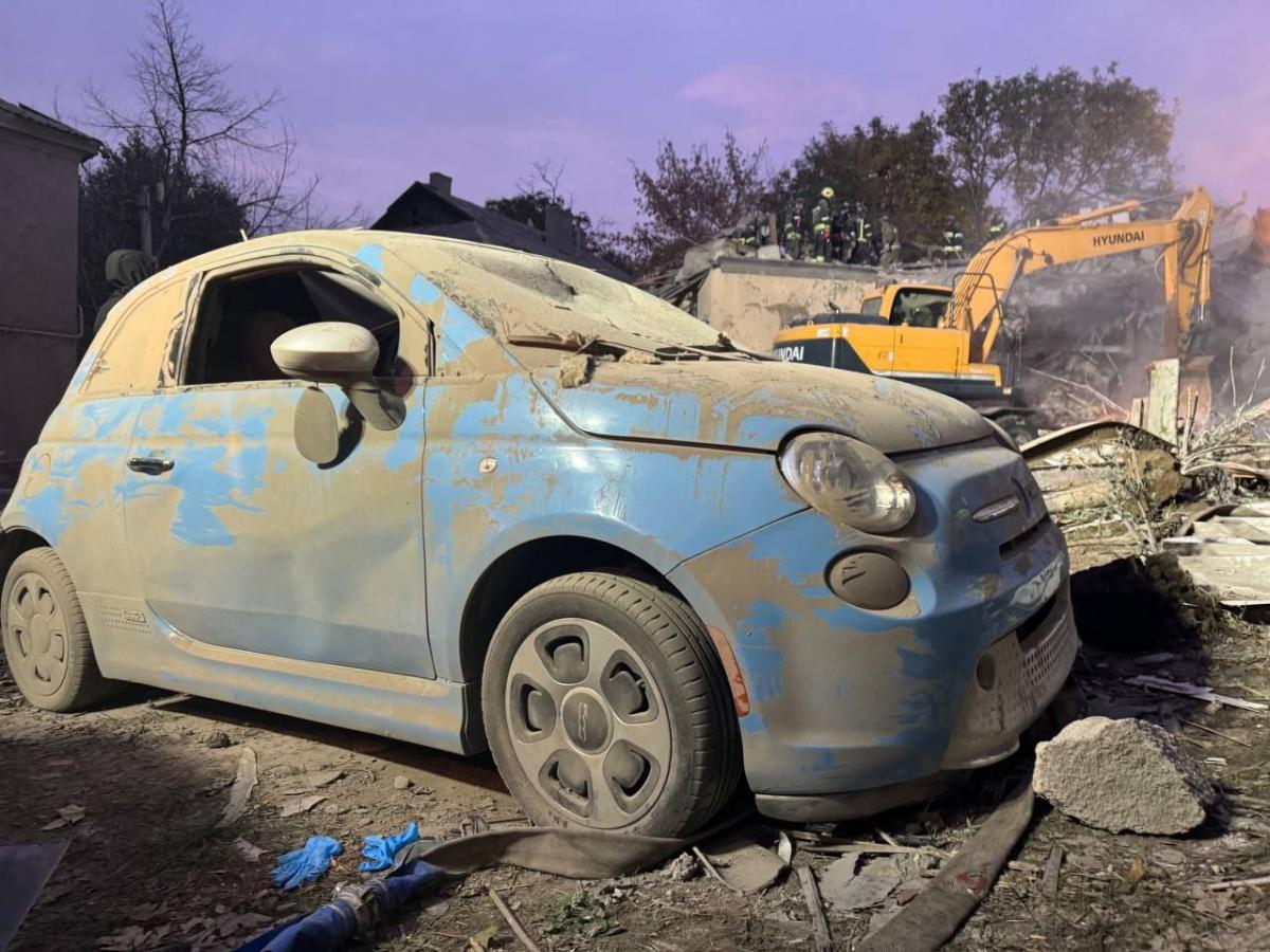 Наслідки удару РФ по Дніпру ввечері 25 жовтня 2024 року Наслідки удару РФ по Дніпру ввечері 25 жовтня 2024 року