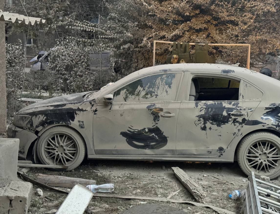 Наслідки удару РФ по Дніпру ввечері 25 жовтня 2024 року Наслідки удару РФ по Дніпру ввечері 25 жовтня 2024 року