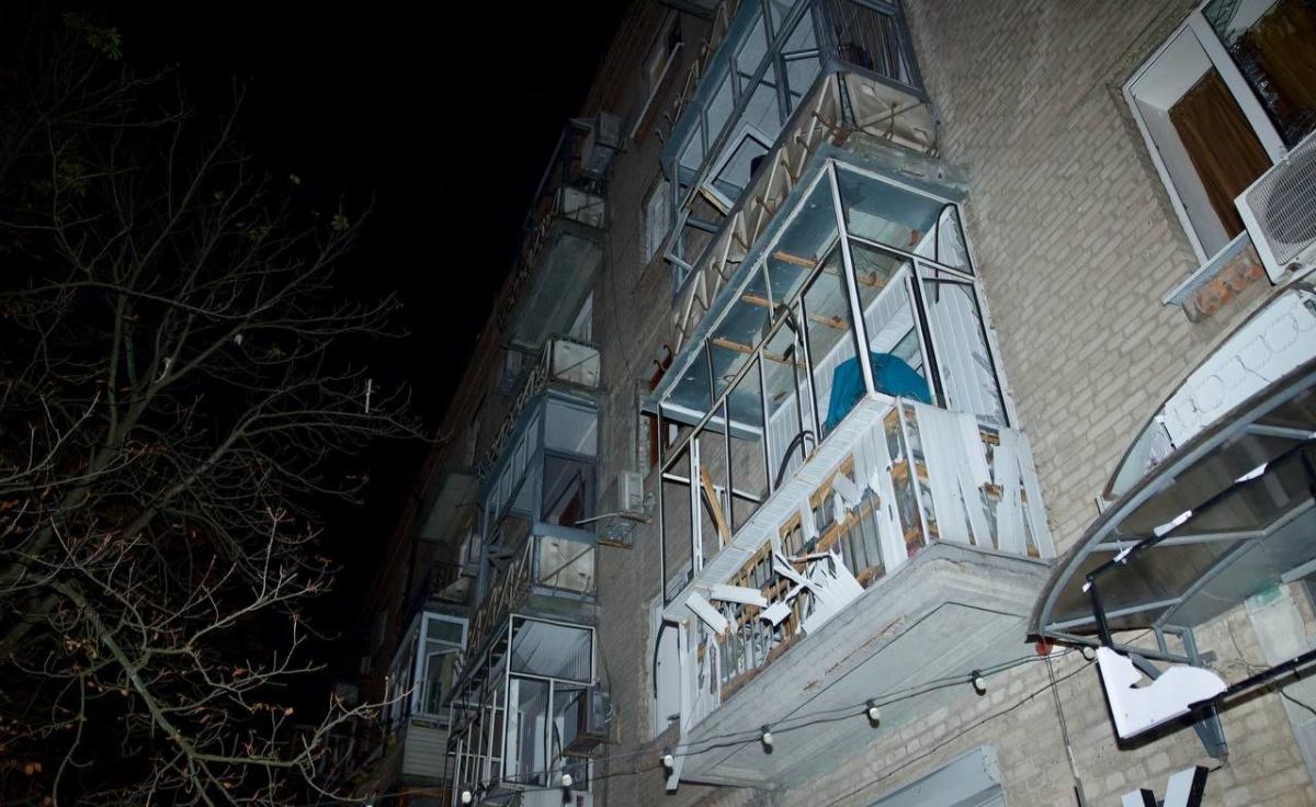 Наслідки удару РФ по Дніпру ввечері 25 жовтня 2024 року Наслідки удару РФ по Дніпру ввечері 25 жовтня 2024 року