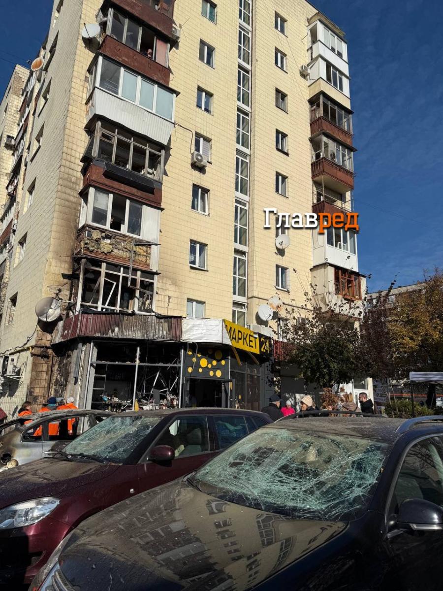 Наслідки падіння уламків БПЛА у Києві Наслідки падіння уламків БПЛА у Києві