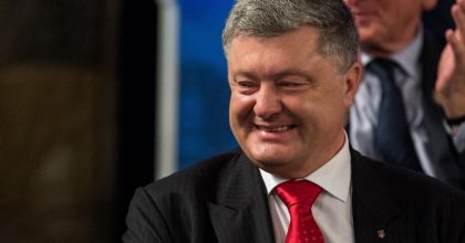 Порошенко похвастался доходами ко Дню Защитников: всего за месяц заработал более миллиарда и показал декларацию
