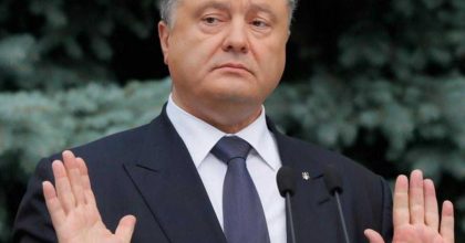 Пока Порошенко заявлял, что должен быть на фронте, глава его фракции купил лакшери виллу на островах, - эксперт
