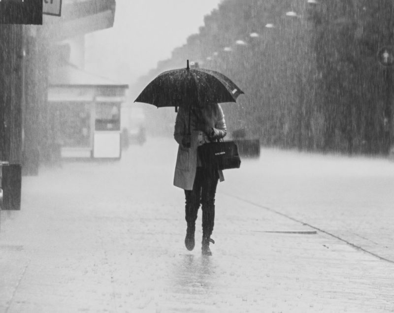 К Украине приближается мощная непогода: регионы накроют шквалы, ливни и холодина