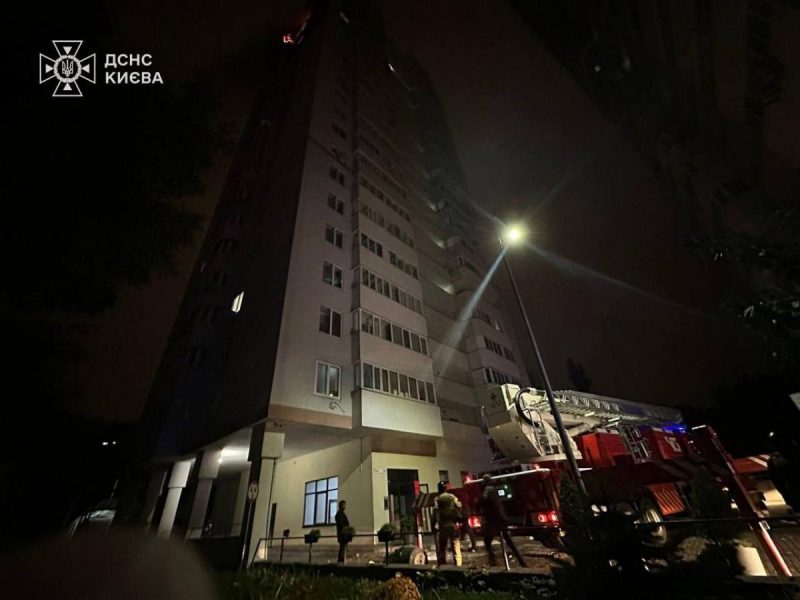 РФ вдарила БпЛА по багатоповерхівці в Києві
