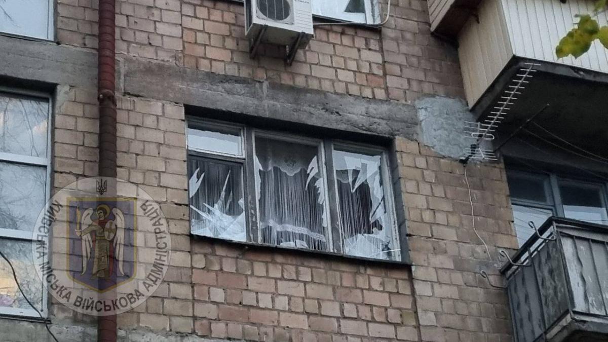 Наслідки падіння уламків у Солом'янському районі Києва 2 листопада Наслідки падіння уламків у Солом'янському районі Києва 2 листопада
