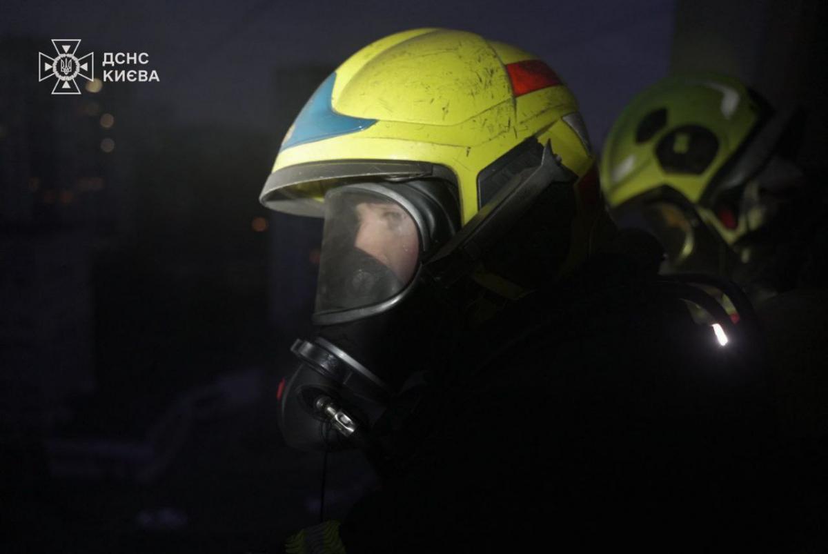 Пожежа у 16-поверхівці у Святошинському районі Києва після удару дронами 2 листопада Пожежа у 16-поверхівці у Святошинському районі Києва після удару дронами 2 листопада