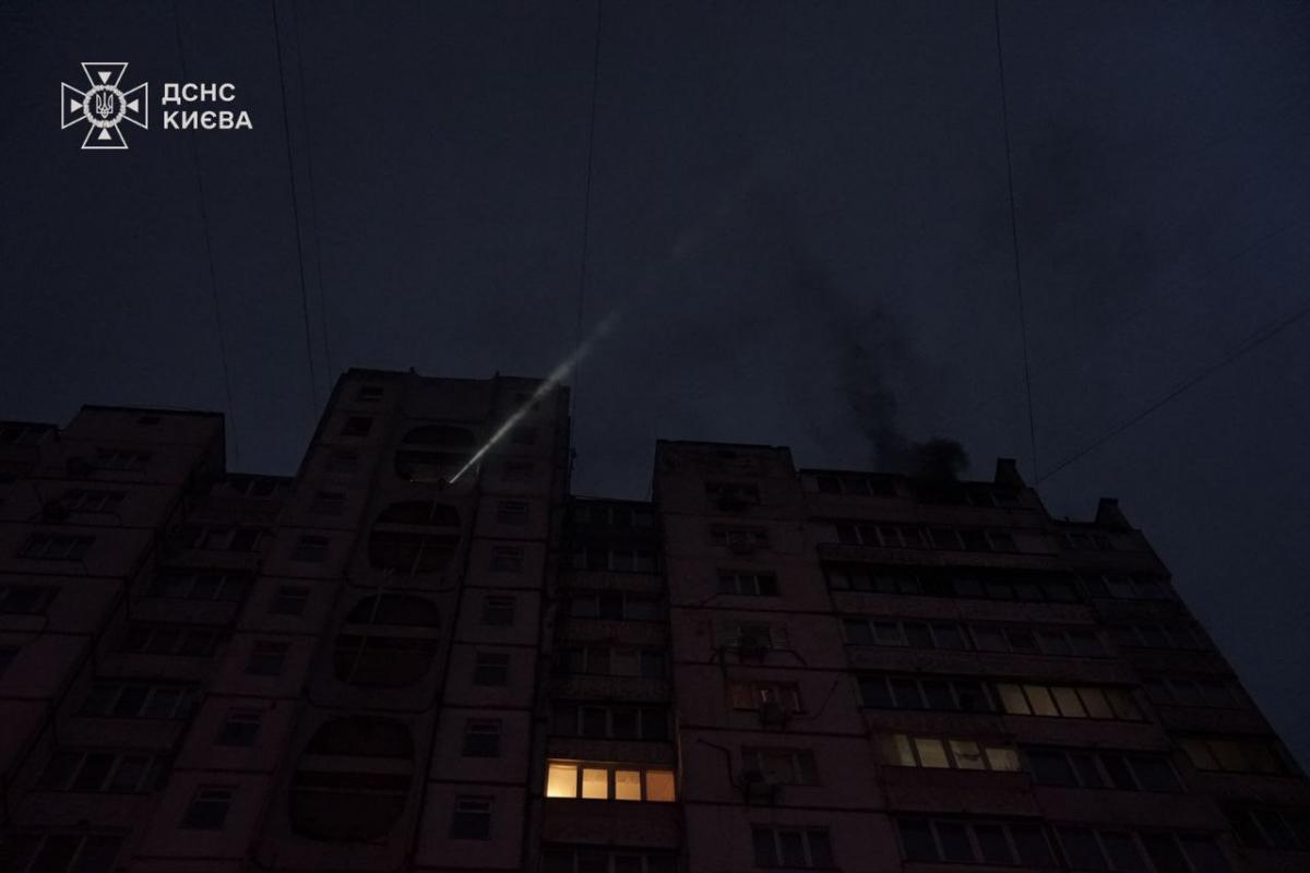 Пожежа у 16-поверхівці у Святошинському районі Києва після удару дронами 2 листопада Пожежа у 16-поверхівці у Святошинському районі Києва після удару дронами 2 листопада