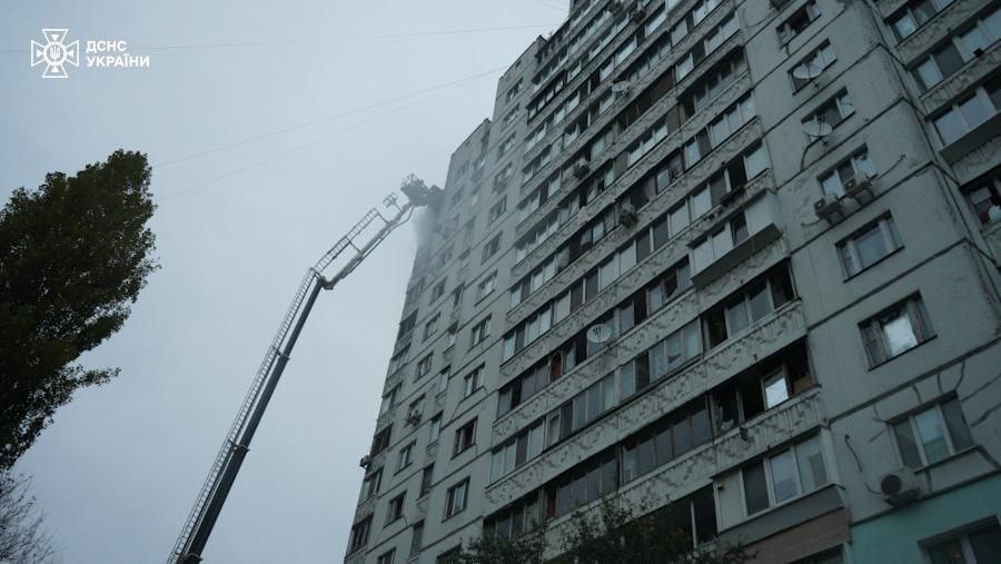Пожежа у 16-поверхівці у Святошинському районі Києва після удару дронами 2 листопада Пожежа у 16-поверхівці у Святошинському районі Києва після удару дронами 2 листопада