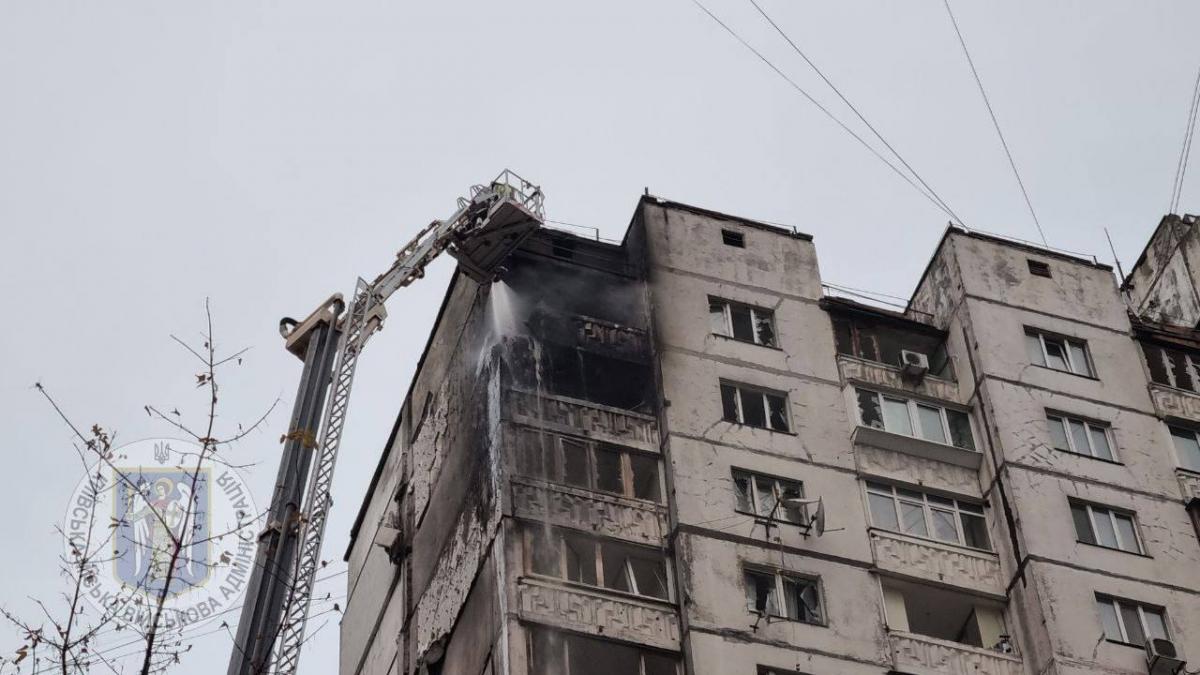 Пожежа у 16-поверхівці у Святошинському районі Києва після удару дронами 2 листопада Пожежа у 16-поверхівці у Святошинському районі Києва після удару дронами 2 листопада