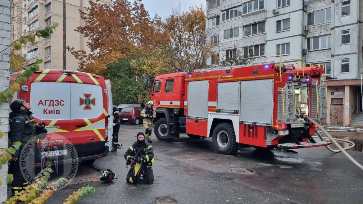 Пожежа у 16-поверхівці у Святошинському районі Києва після удару дронами 2 листопада Пожежа у 16-поверхівці у Святошинському районі Києва після удару дронами 2 листопада