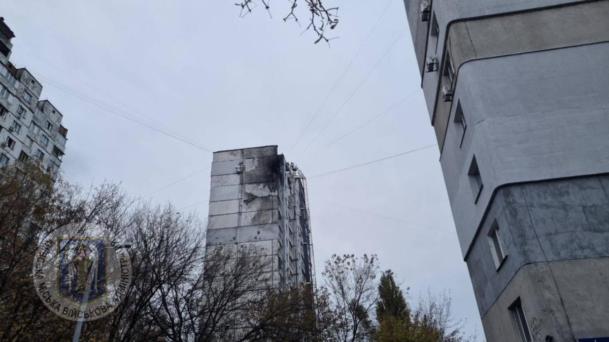 Пожежа у 16-поверхівці у Святошинському районі Києва після удару дронами 2 листопада Пожежа у 16-поверхівці у Святошинському районі Києва після удару дронами 2 листопада