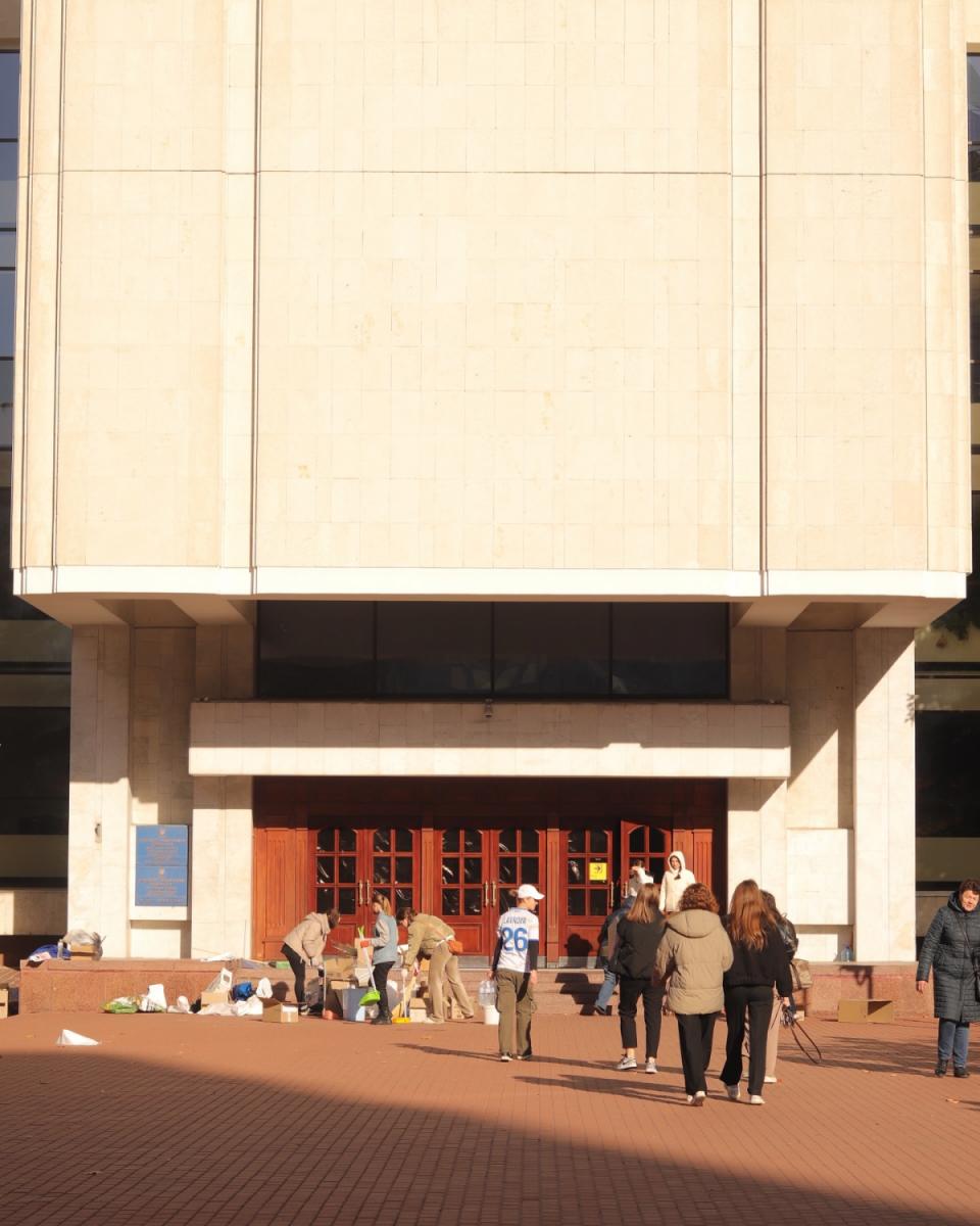 Наслідки удару дронів РФ по Києву