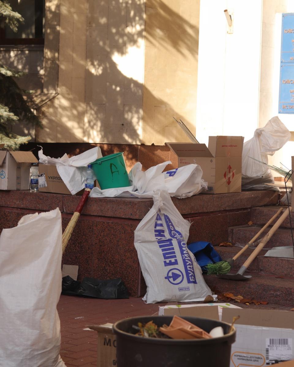 Наслідки удару дронів РФ по Києву