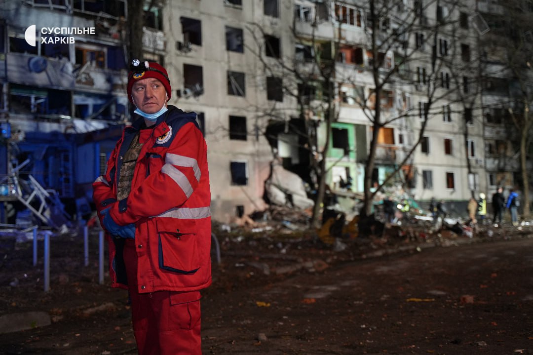 Росіяни атакували Харків КАБом, частково зруйновано багатоповерхівку