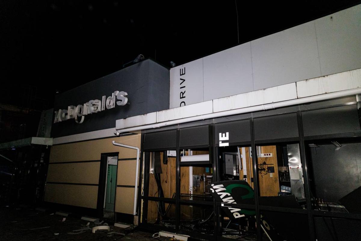 Росіяни атакували Харків КАБом, частково зруйновано багатоповерхівку