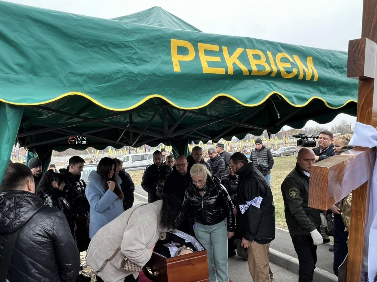 Прощання з В'ячеславом Узєлковим Прощання з В'ячеславом Узєлковим