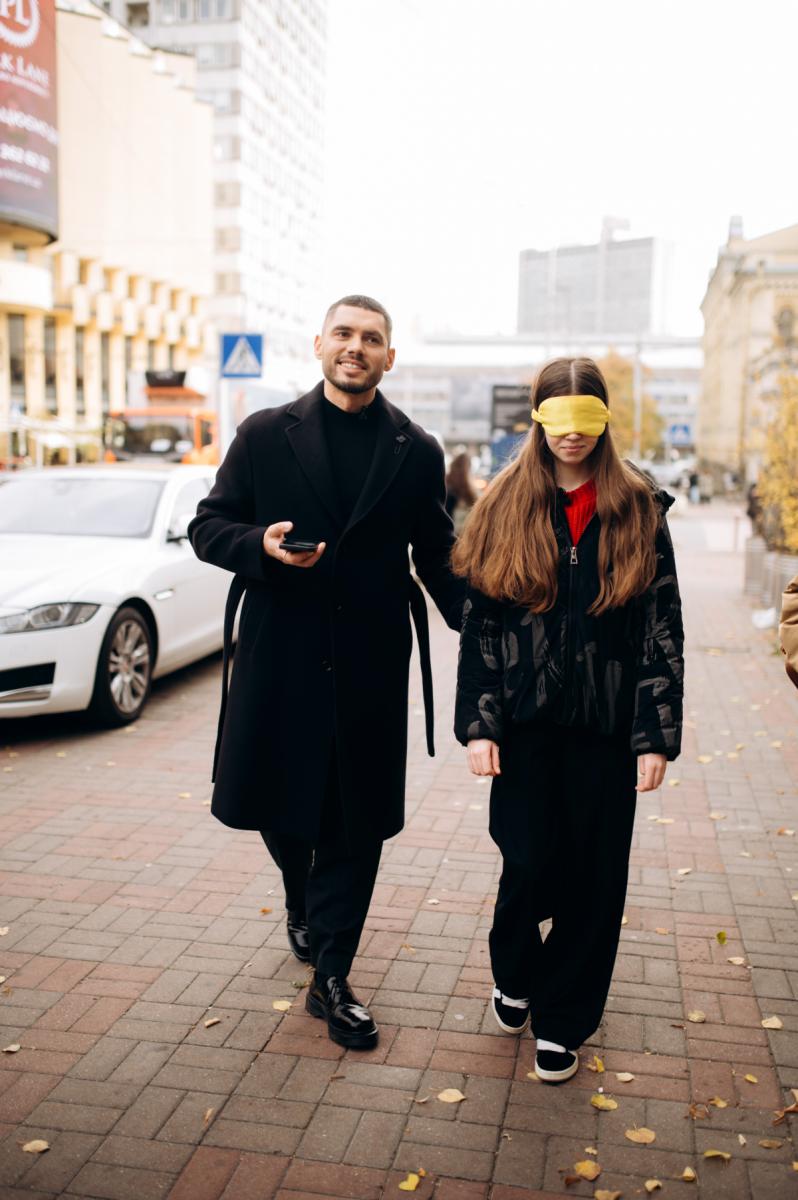 Співачка Анна Трінчер реалізувала мрію дівчинки, батьки якої загинули під час ракетного обстрілу
