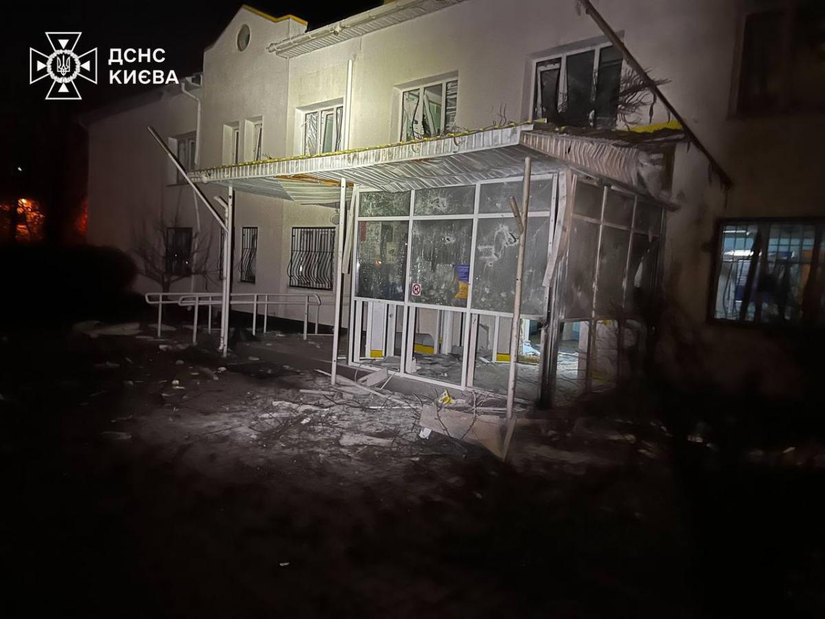 Последствия попадания вражеского БпЛА в Днепровском районе