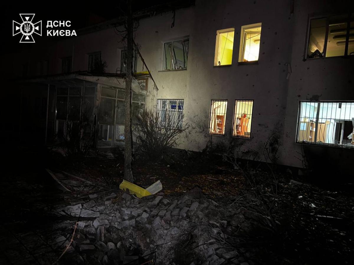 Последствия попадания вражеского БпЛА в Днепровском районе
