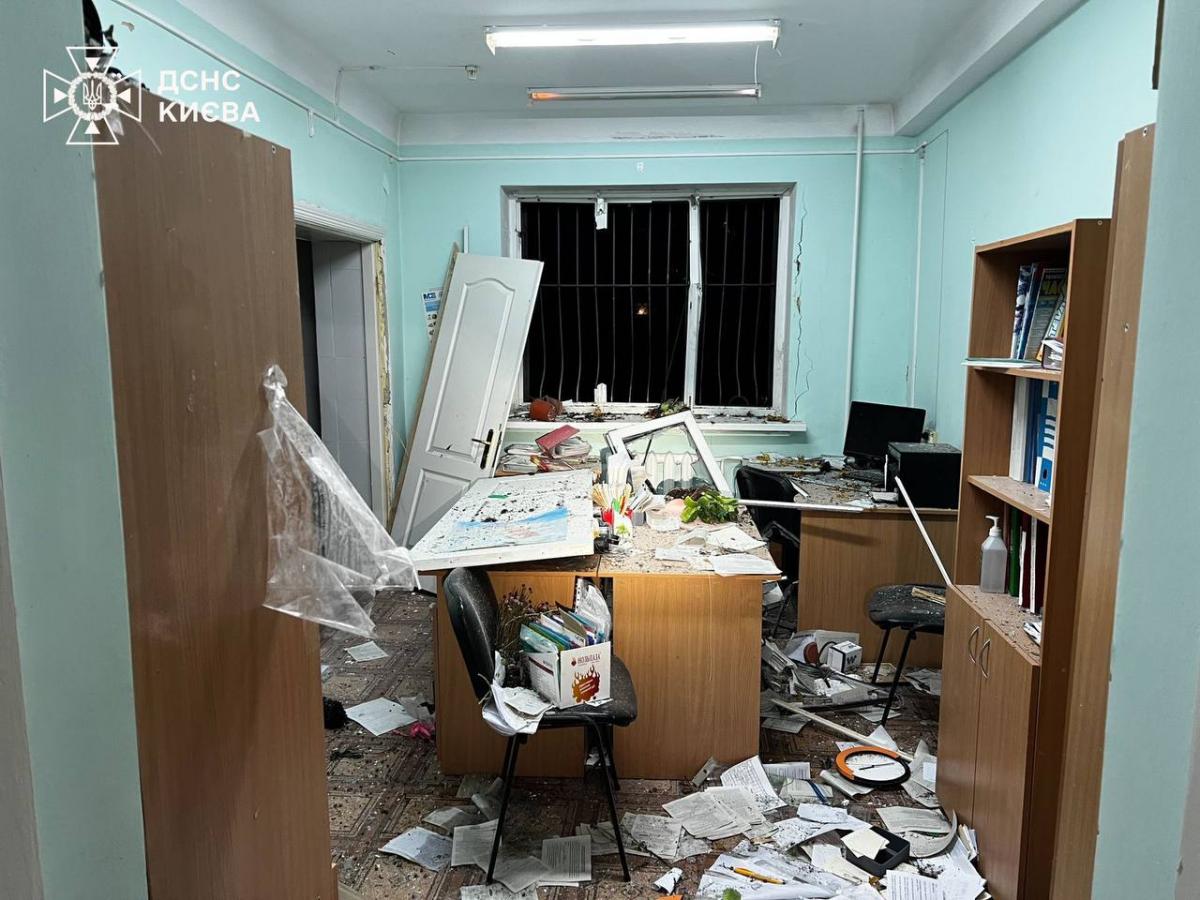 Последствия попадания вражеского БпЛА в Днепровском районе