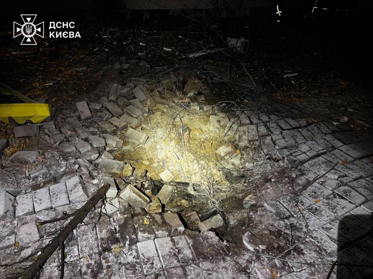 Последствия попадания вражеского БпЛА в Днепровском районе