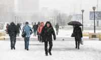 Будуть сніг і мороз, вітер здуватиме з ніг: в Україні різко погіршиться погода
