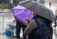 Мокрий сніг та сильні зливи: Україну накриває справжній штормовий Армагеддон