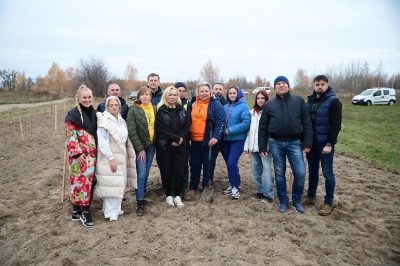 "Гай дитячих снів" з’явився у Бучанському районі: було висаджено 100 дерев у пам’ять про дітей-жертв війни