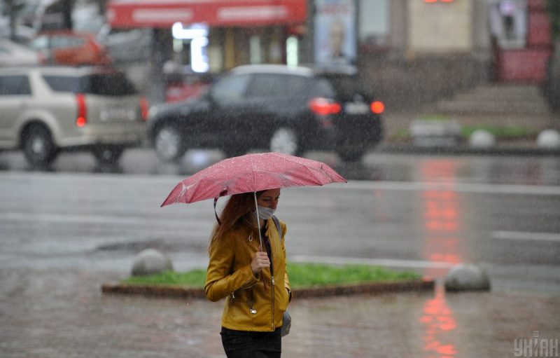 Температура опуститься до 0: названо регіони, де буде мокрий сніг та дощ
