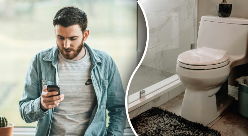 Почему нельзя листать телефон, сидя в туалете: врач назвал серьезную причину
