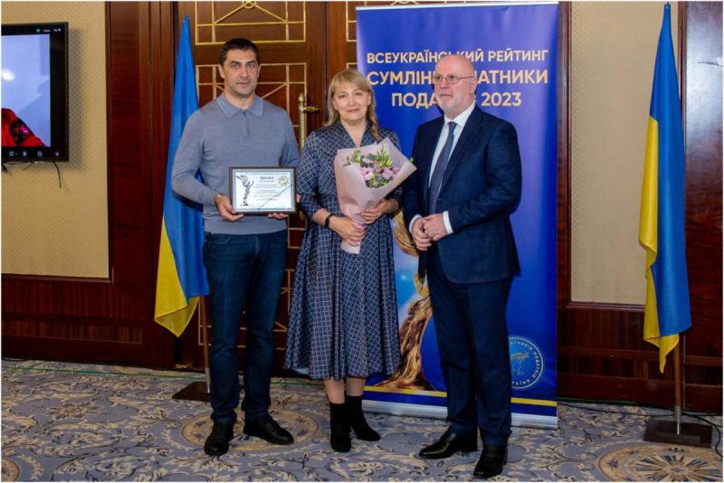 Голова правління Київського КПК Юрій Головченко та головна бухгалтерка Руслана Халецька