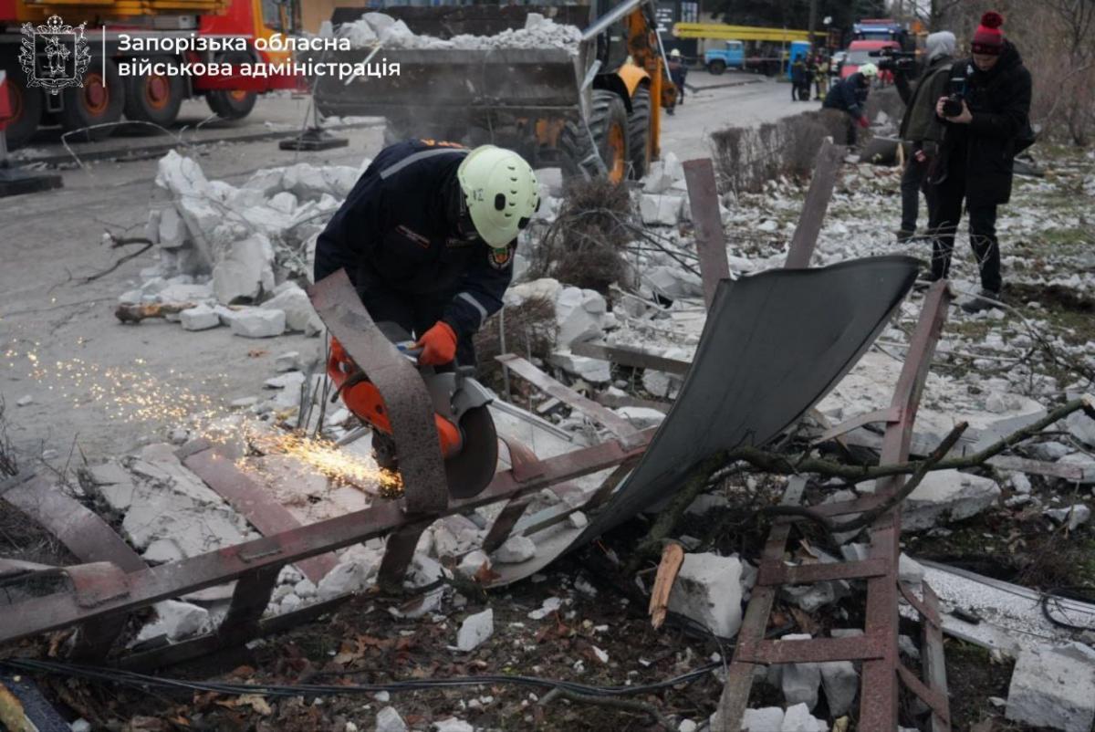 Наслідки удару РФ по Запоріжжю 10 грудня Наслідки удару РФ по Запоріжжю 10 грудня