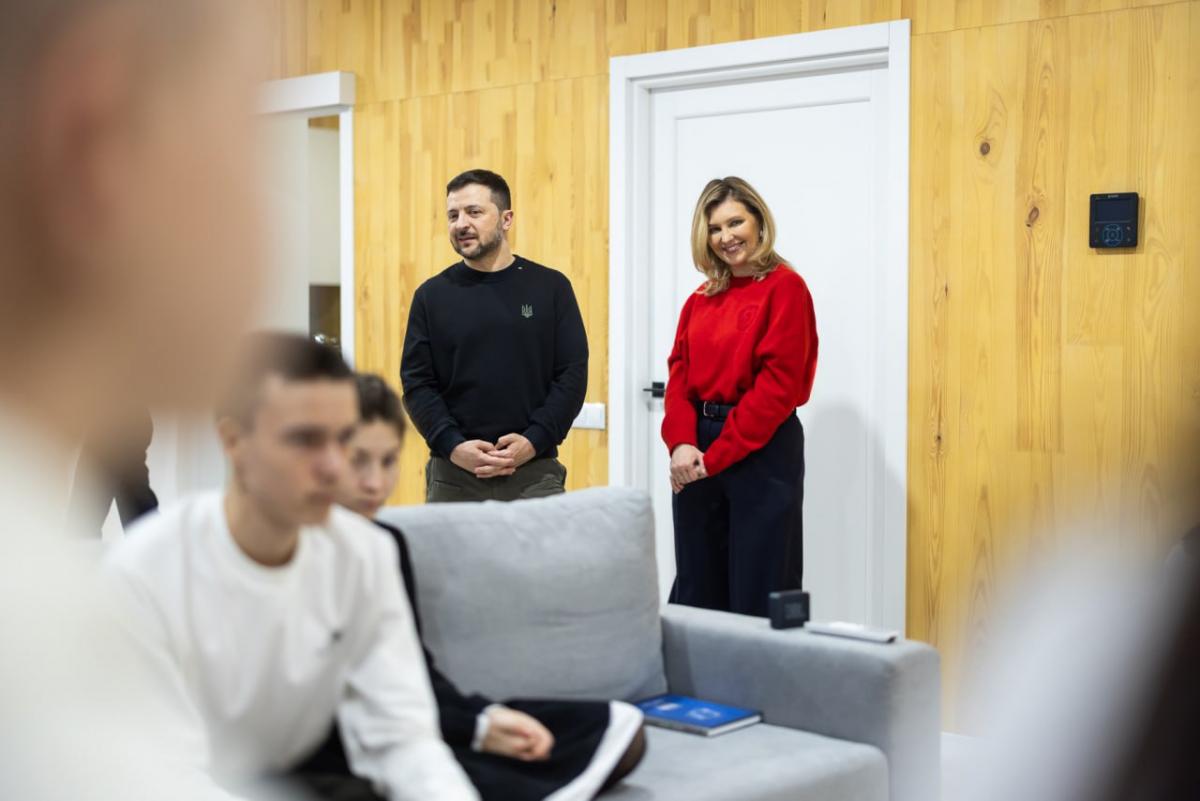 Олена та Володимир Зеленські вийшли у світ Олена та Володимир Зеленські вийшли у світ