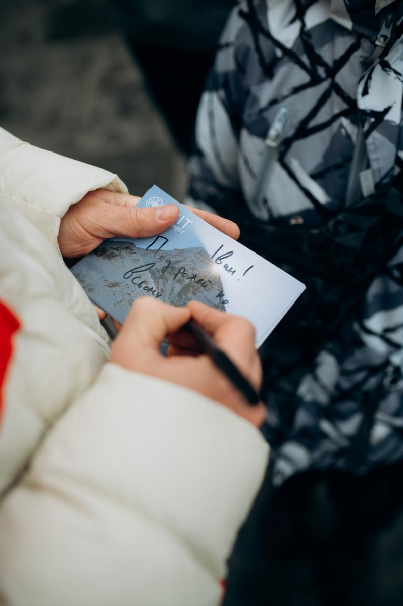 Дмитро Комаров здійснив мрію дітей, батьки яких загинули через війну Дмитро Комаров здійснив мрію дітей, батьки яких загинули через війну