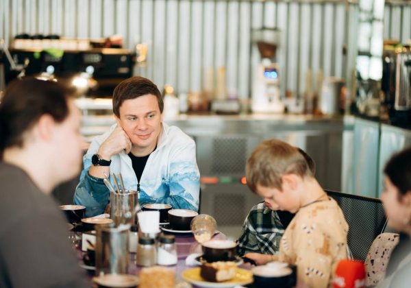 Дмитро Комаров здійснив мрію дітей, батьки яких загинули через війну