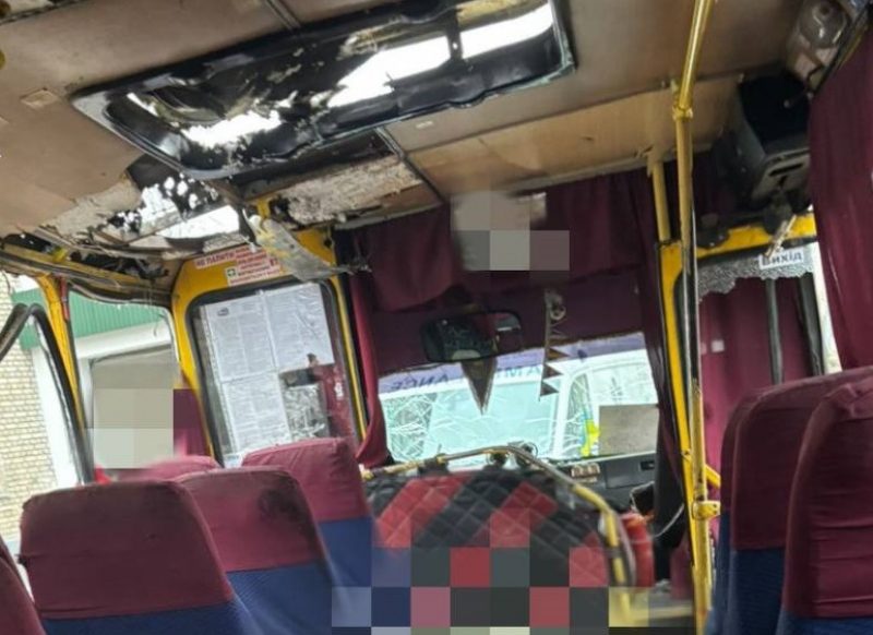 РФ сбросила взрывчатку на маршрутку в Херсоне: много раненых и погибших