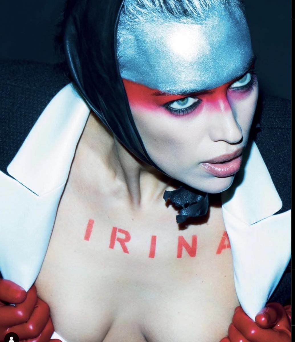 Ирина Шейк и триколор на лице 