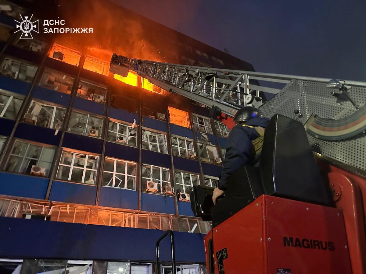 Наслідки удару РФ по Запоріжжю 8 січня Наслідки удару РФ по Запоріжжю 8 січня