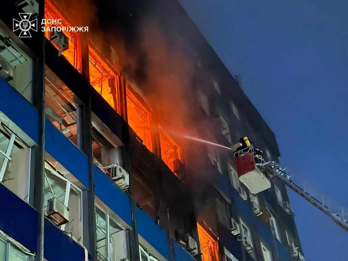 Наслідки удару РФ по Запоріжжю 8 січня Наслідки удару РФ по Запоріжжю 8 січня