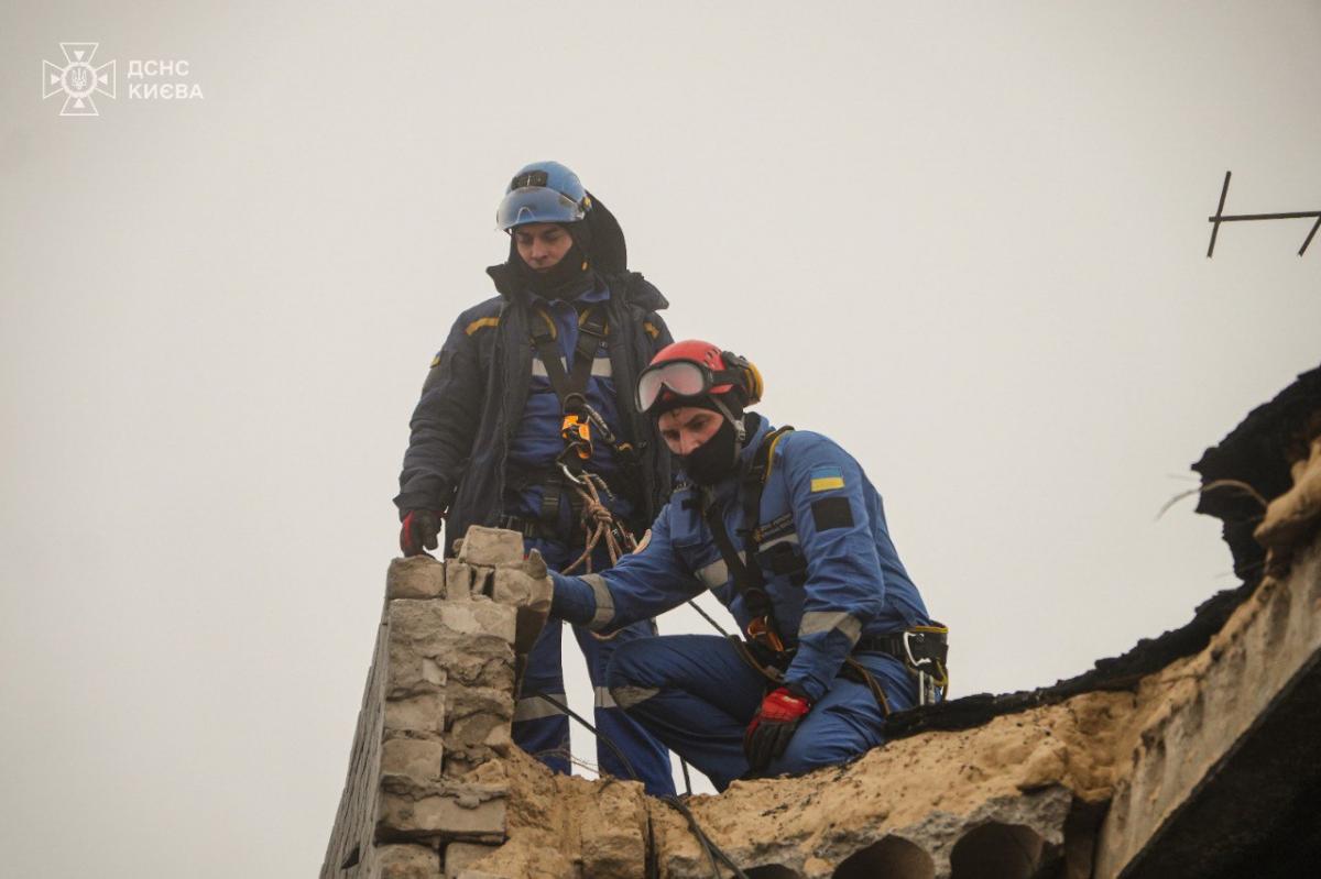 Наслідки удару дрона РФ по Києву