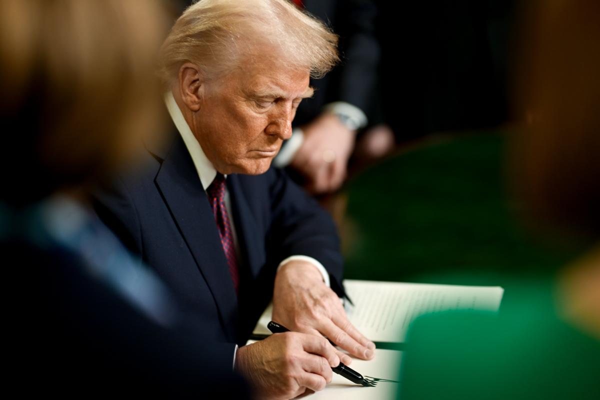 Трамп у своїй торговельній війні проти світу не готовий здати назад, зазначив Гончар Трамп у своїй торговельній війні проти світу не готовий здати назад, зазначив Гончар