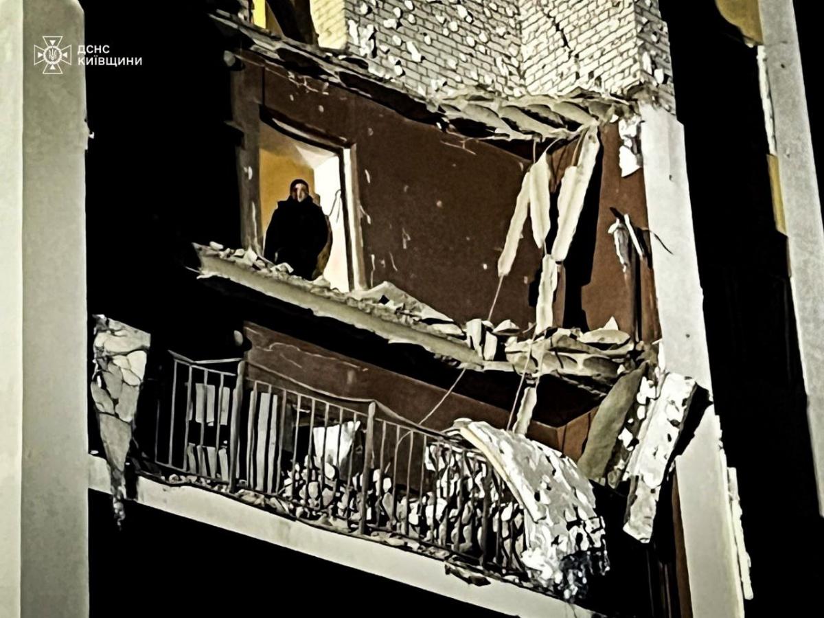 Наслідки удару дрона по 9-поверхівці у Вишневому під Києвом Наслідки удару дрона по 9-поверхівці у Вишневому під Києвом