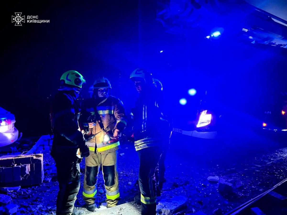 Наслідки удару дрона по 9-поверхівці у Вишневому під Києвом Наслідки удару дрона по 9-поверхівці у Вишневому під Києвом