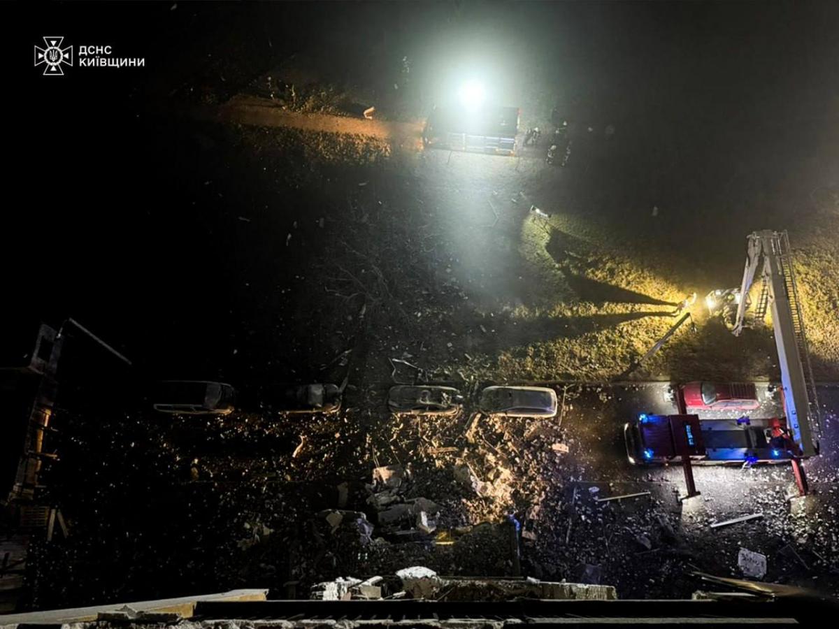 Наслідки удару дрона по 9-поверхівці у Вишневому під Києвом Наслідки удару дрона по 9-поверхівці у Вишневому під Києвом