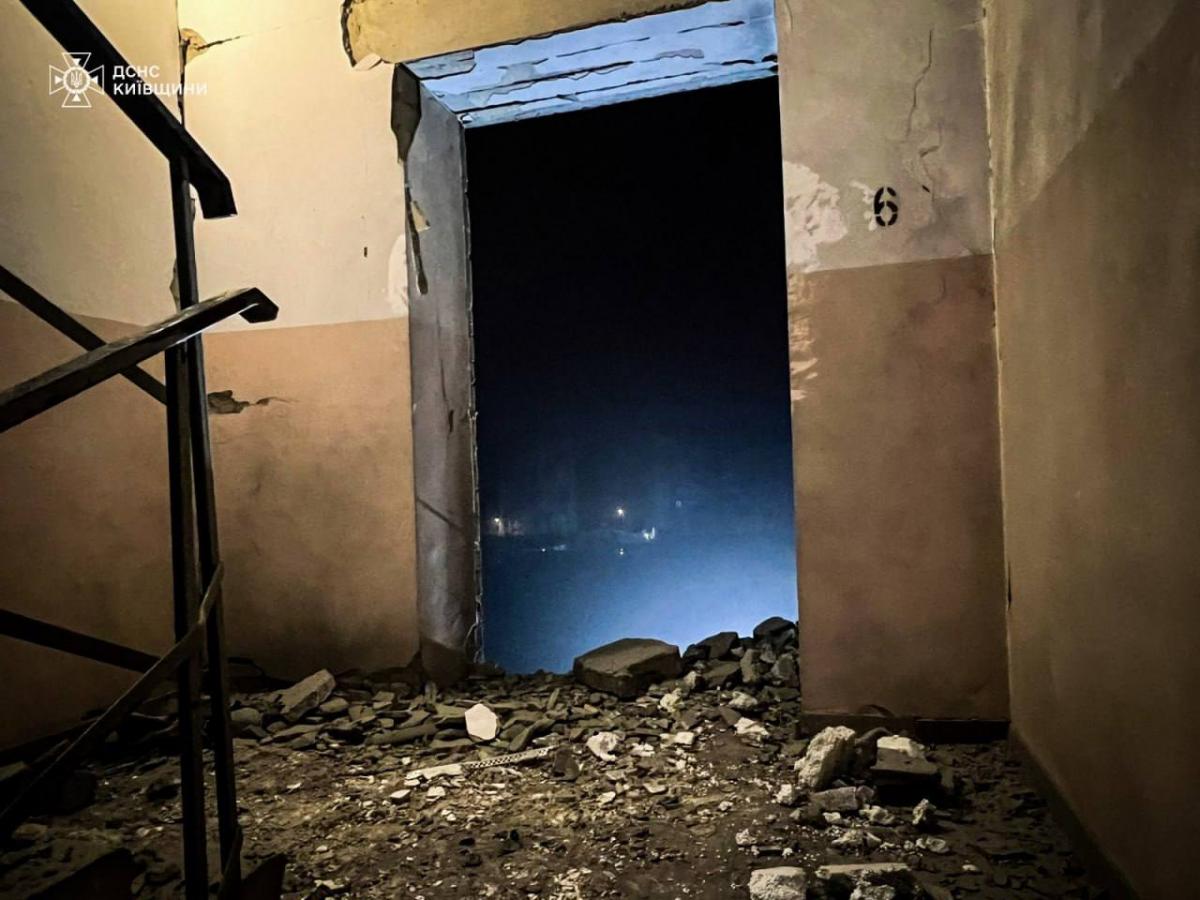 Наслідки удару дрона по 9-поверхівці у Вишневому під Києвом Наслідки удару дрона по 9-поверхівці у Вишневому під Києвом