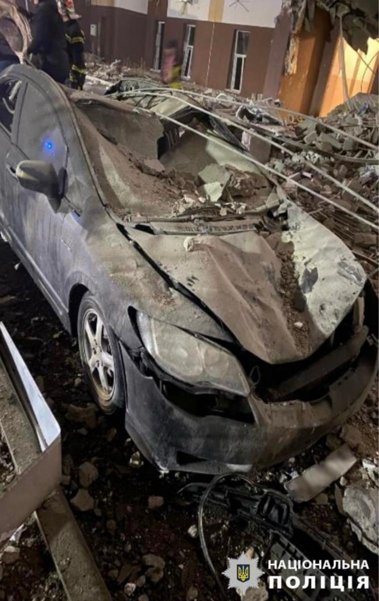 Наслідки удару дрона по 9-поверхівці у Вишневому під Києвом Наслідки удару дрона по 9-поверхівці у Вишневому під Києвом