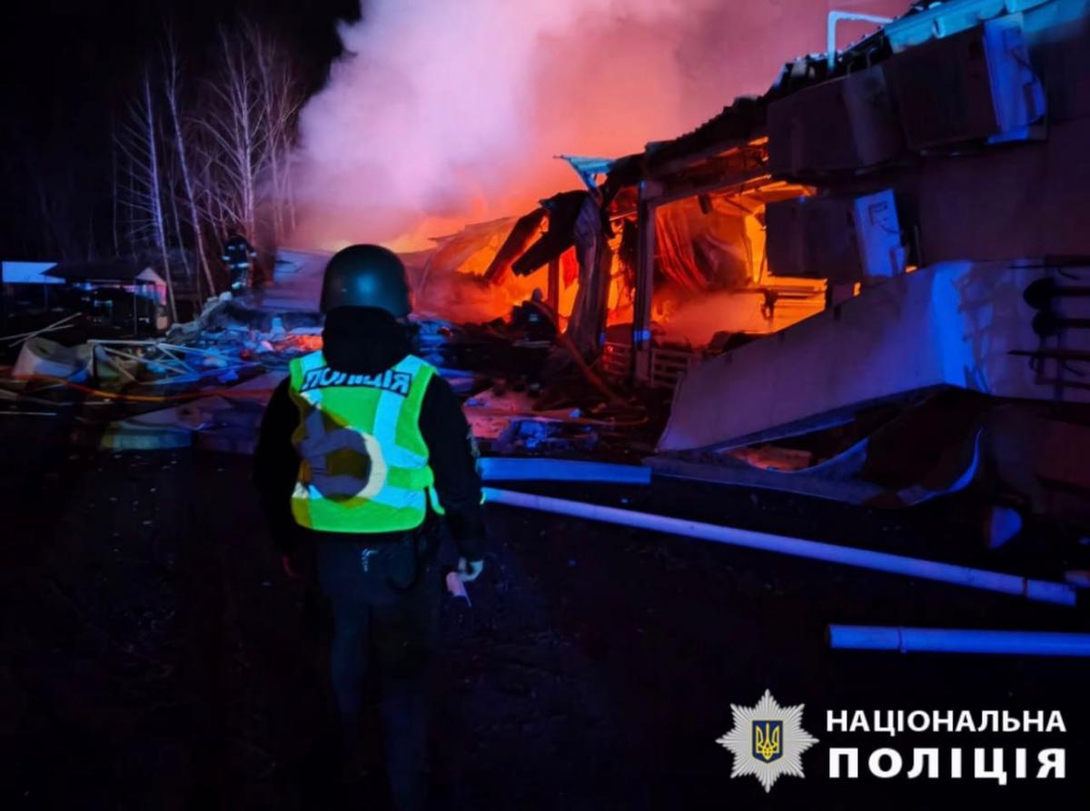 Наслідки удару дрона по 9-поверхівці у Вишневому під Києвом Наслідки удару дрона по 9-поверхівці у Вишневому під Києвом