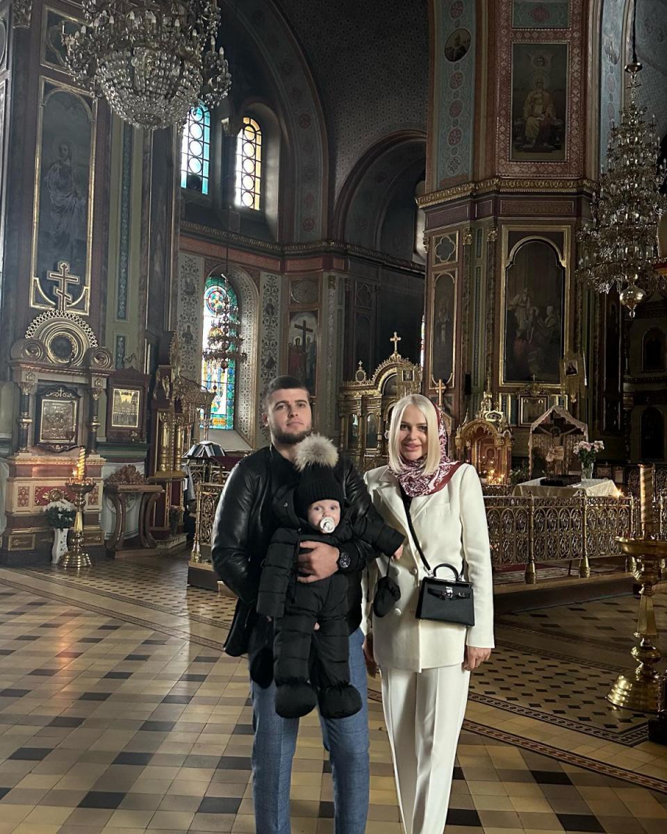 Анна Жук с мужем и детьми