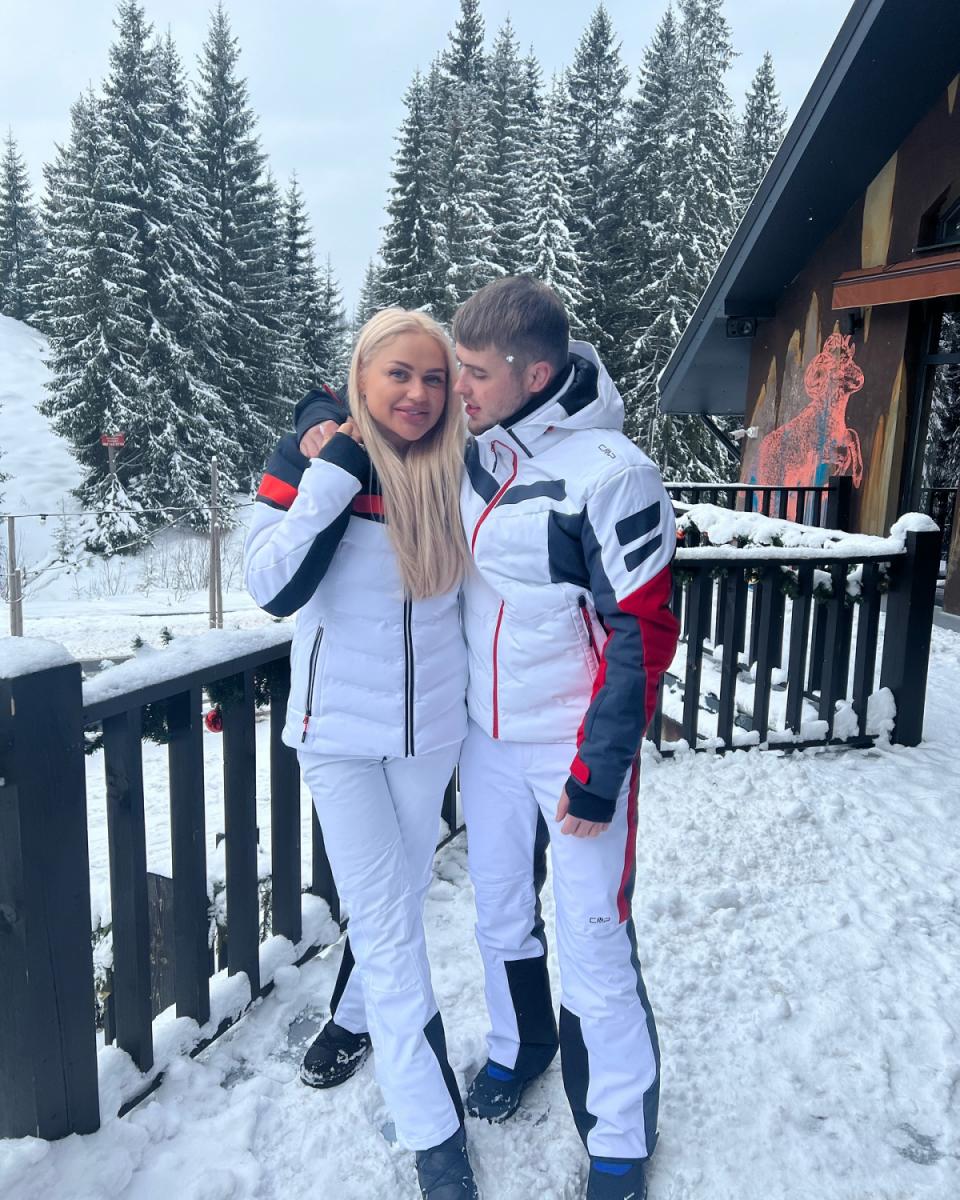 Анна Жук с мужем и детьми