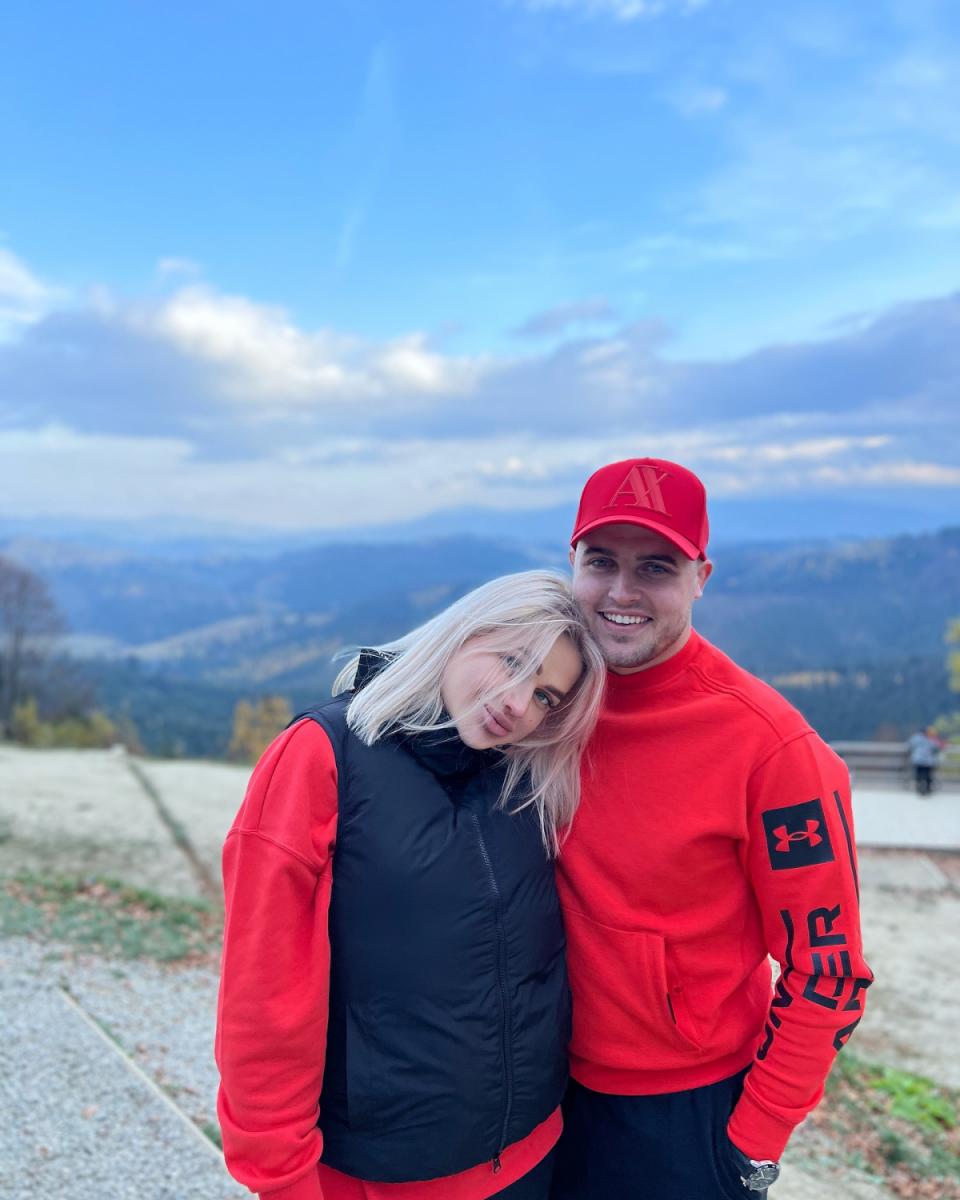 Анна Жук с мужем и детьми